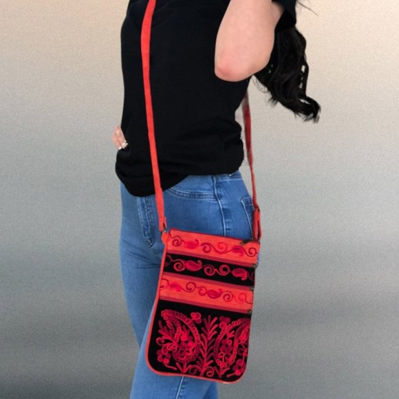 Black and Red Paisley Embroidered Crossbody Purse - Picture 3 of 5